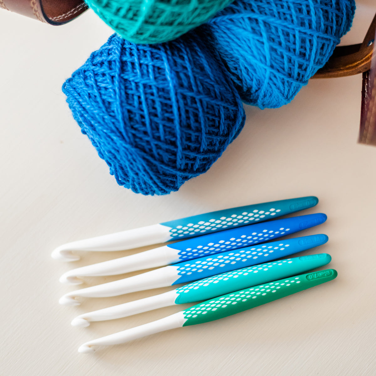 Ergonomic Crochet Hooks Set with DIY Crochet Yarn Case, Crochet Accessories  Kit Including 14 Pcs Ergonomic Hooks, Needles, Stitch Markers &  More,Perfect for Arthritic Hands – COOLACRAFTSDIRECTUSA